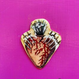 Amuelto Prendedor Corazón de Espadas